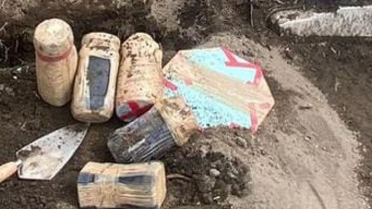 Capturan en un panteón a hombres que extraían huesos para venderlos a santeros