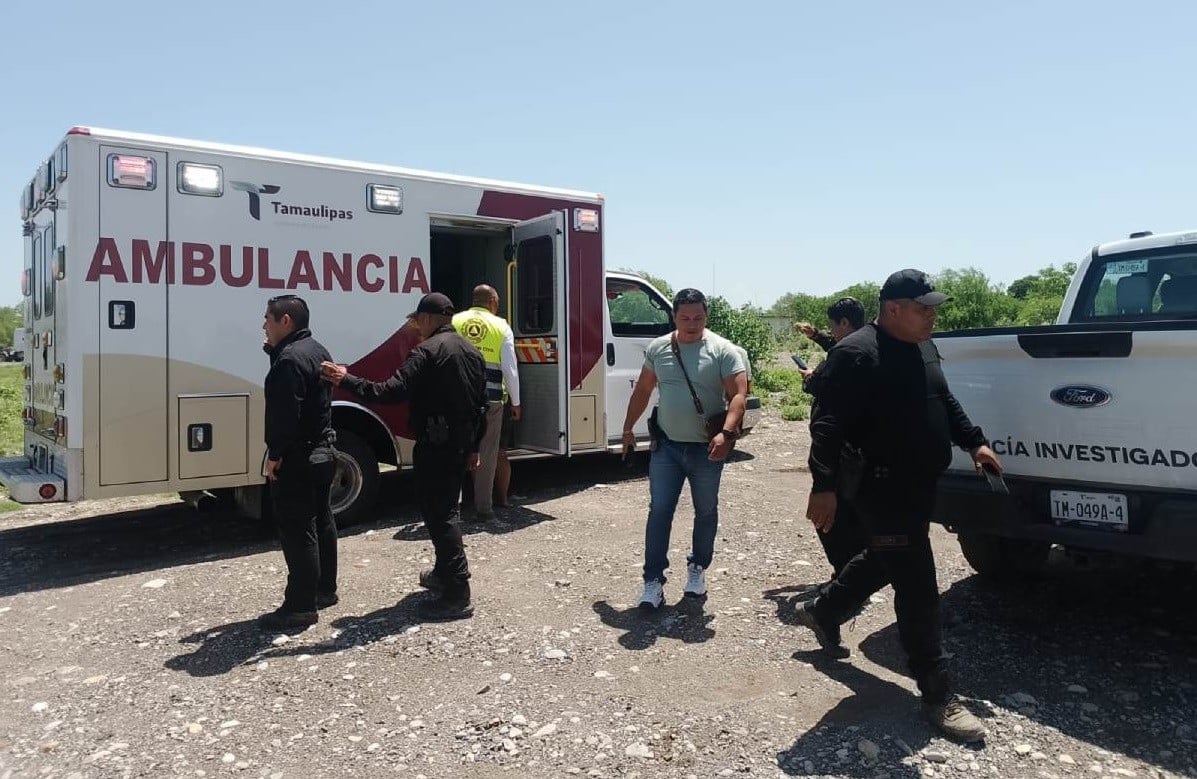 Jóvenes hermanas intentan cruzar el río y la corriente las arrastra; esto les pasó