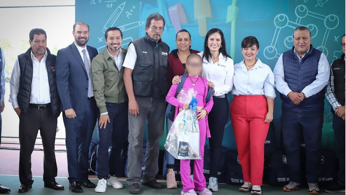 Entrega Ale Gutiérrez más de 4 mil paquetes de útiles escolares y mochilas