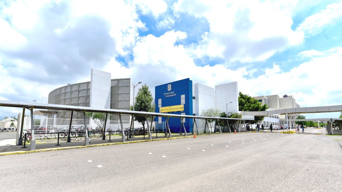 Una profesora y cuatro maestros buscan la rectoría del Campus León de la UG