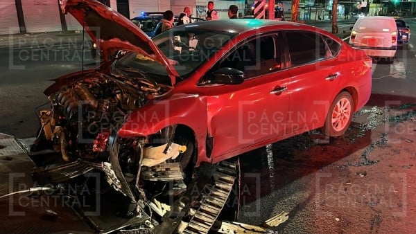 Conductor se pasa el rojo y provoca grave accidente en el Torres Landa; hay seis heridos
