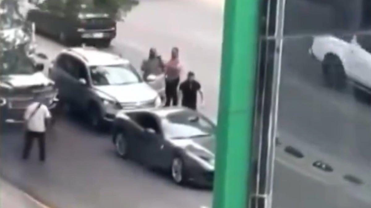 VIDEO Dueño de un Ferrari y sus escoltas golpean a conductor por un conflicto vial