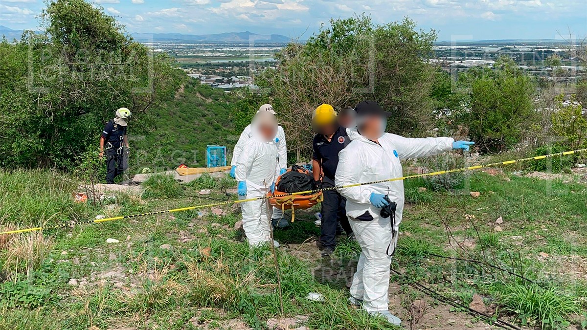 Encuentran el cuerpo de una mujer en estado de descomposición en el fondo de un barranco