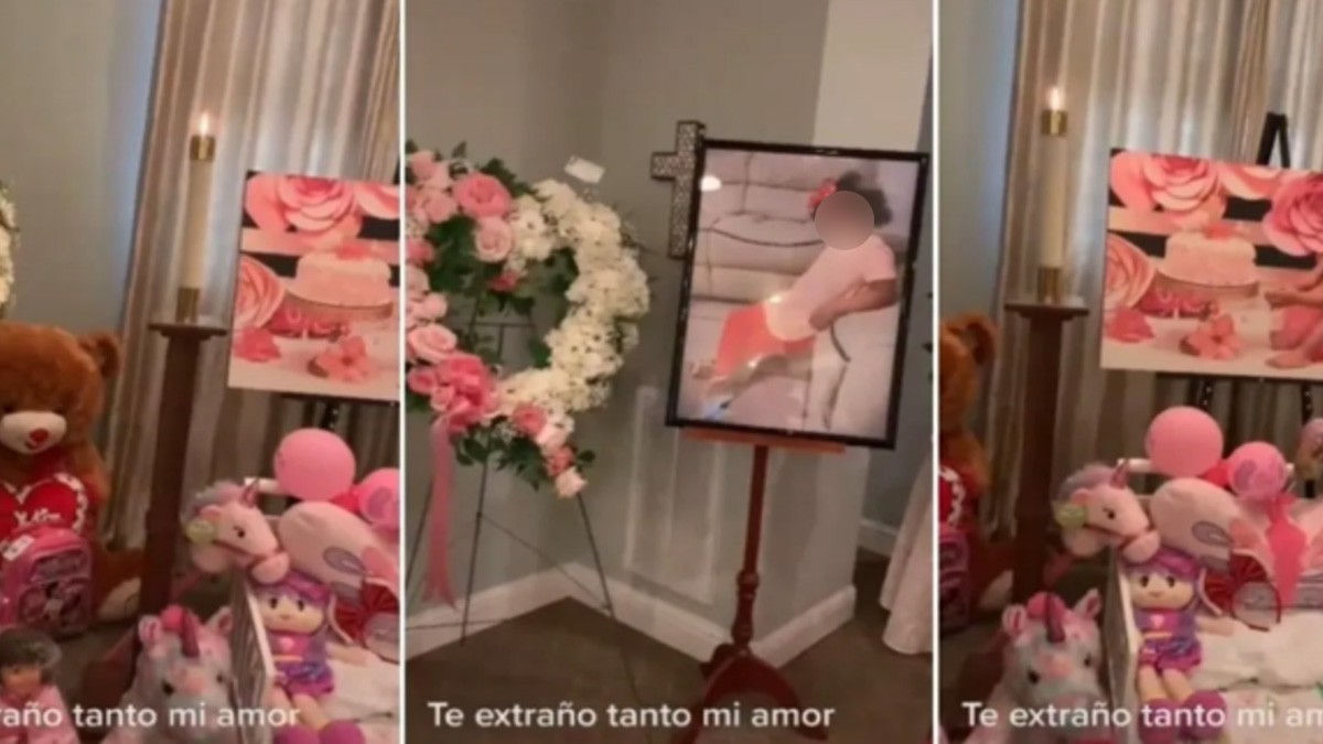 VIDEO Mamá devastada saca el cuerpo de su bebé del ataúd para arrullarlo por última vez