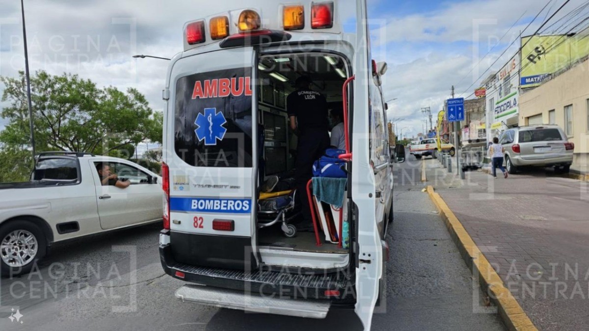 “¡Me dieron ganas de agarrarlo!“, abuelito cruza sin fijarse y lo atropella camión del SIT