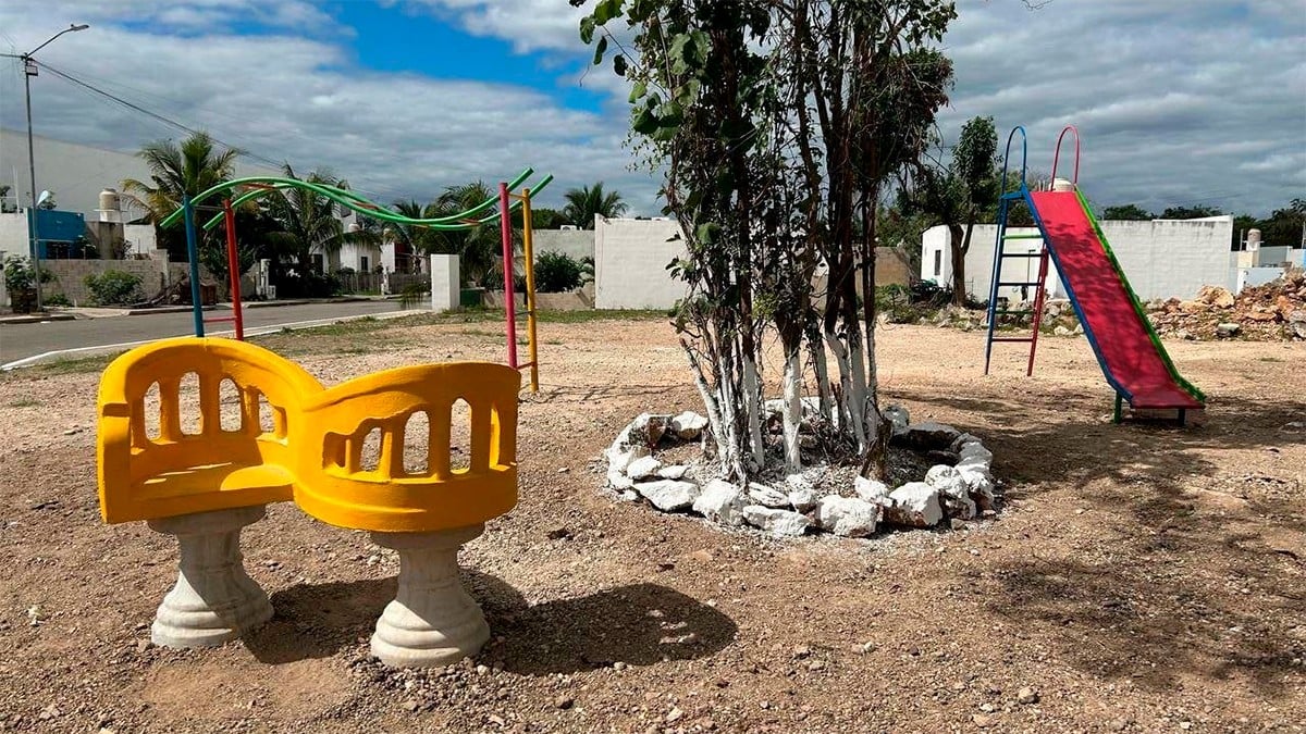 Niña de cinco años es abandonada por su madre en un parque, solo le dejó 40 pesos en la mano