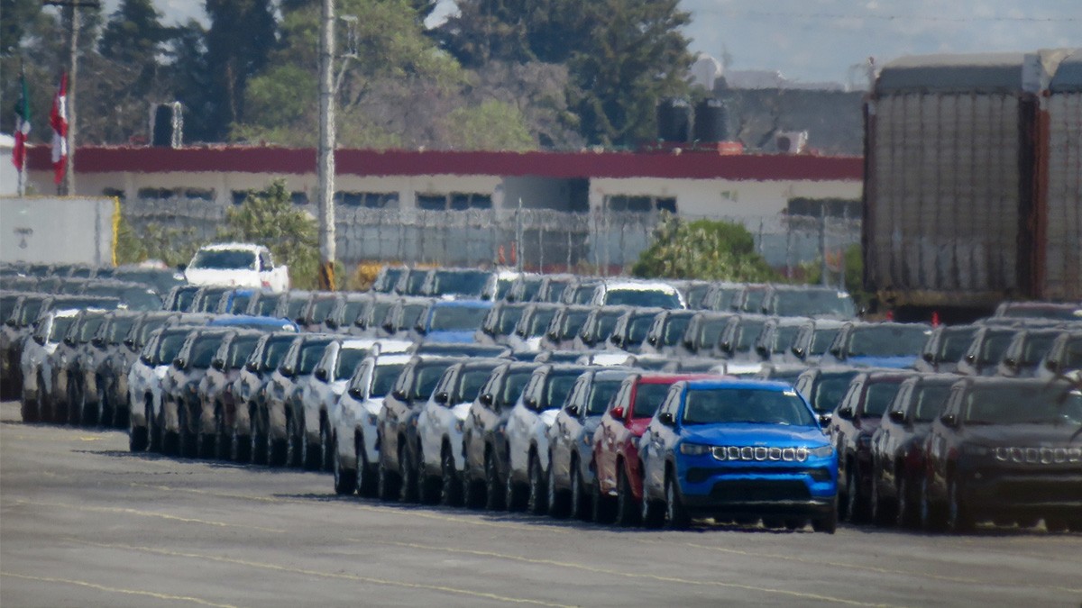 Temen legalicen a más autos 'chocolate' en México