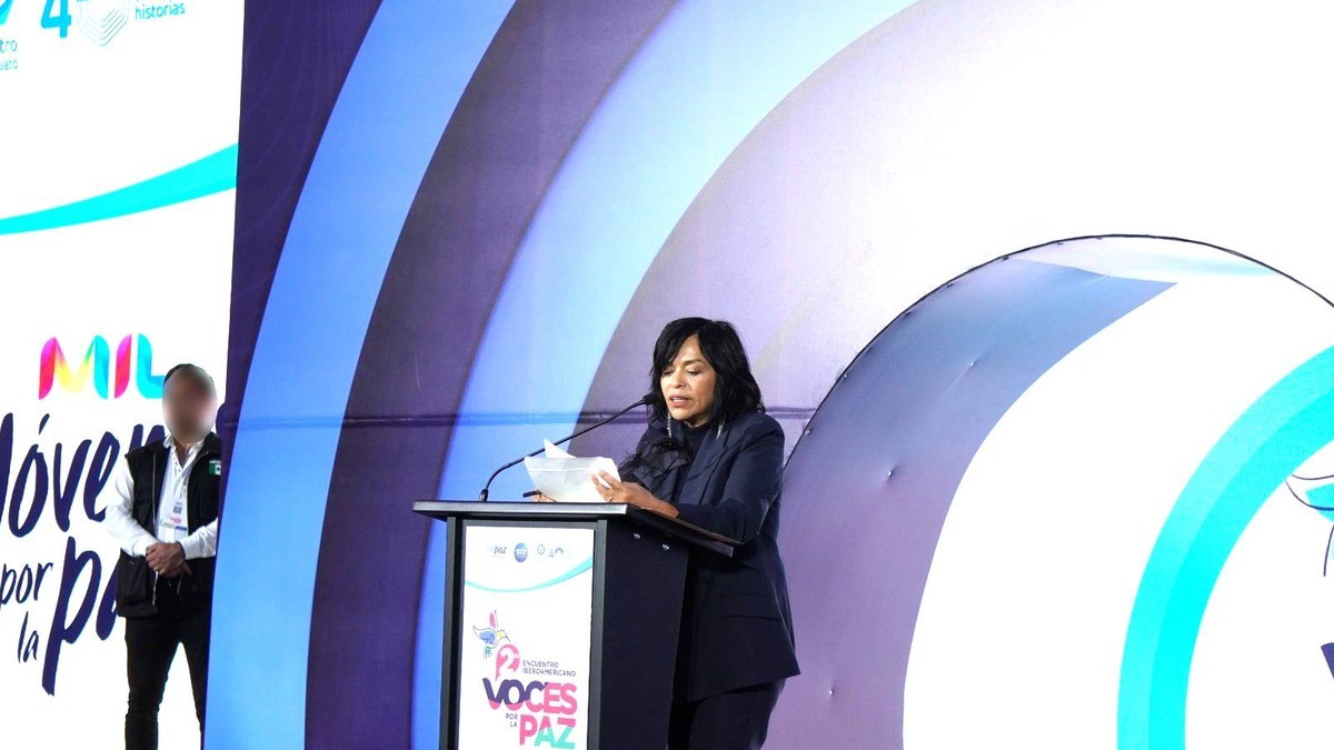 AMLO abandonó a estados de oposición y tiene lazos con el narco, denuncia Anabel Hernández