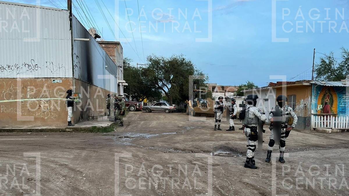 Hombre lavaba su moto en la colonia Medina cuando motosicarios le dispararon