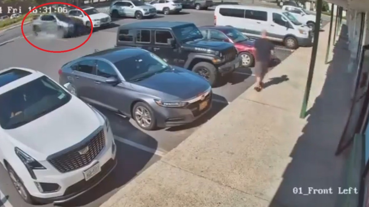 VIDEO Conductor borracho estrella su carro contra una estética y mata a 4 personas