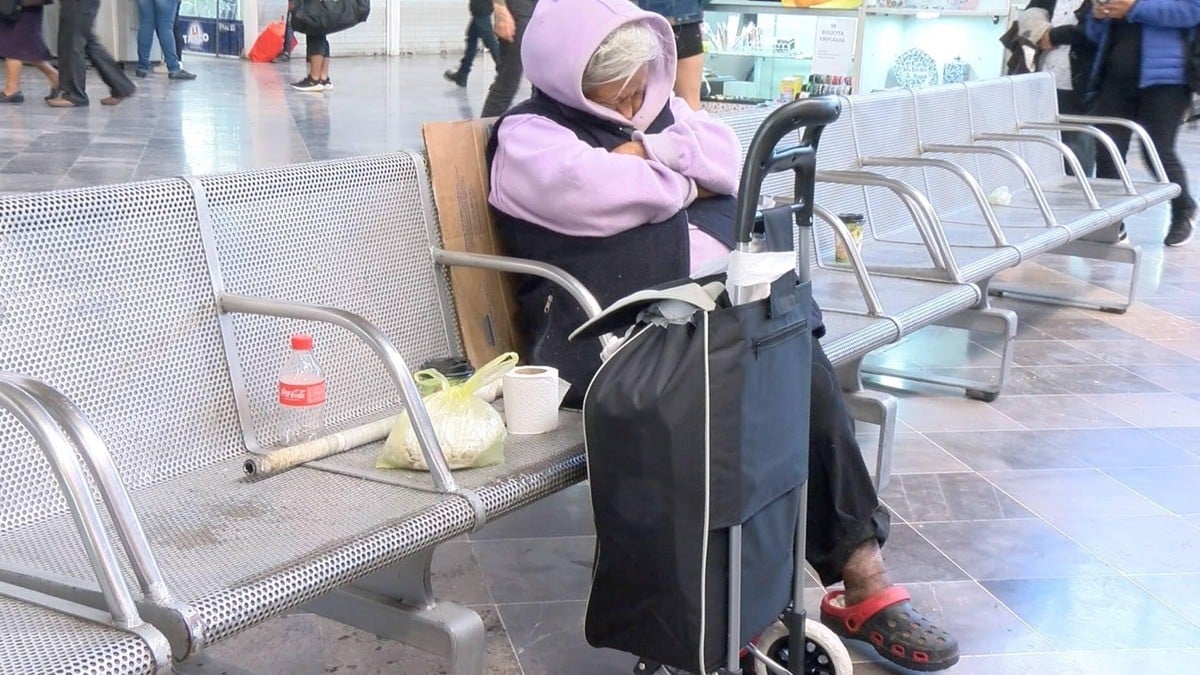 ¿Murió la abuelita que vivía en la central esperando a que su hija la recogiera?