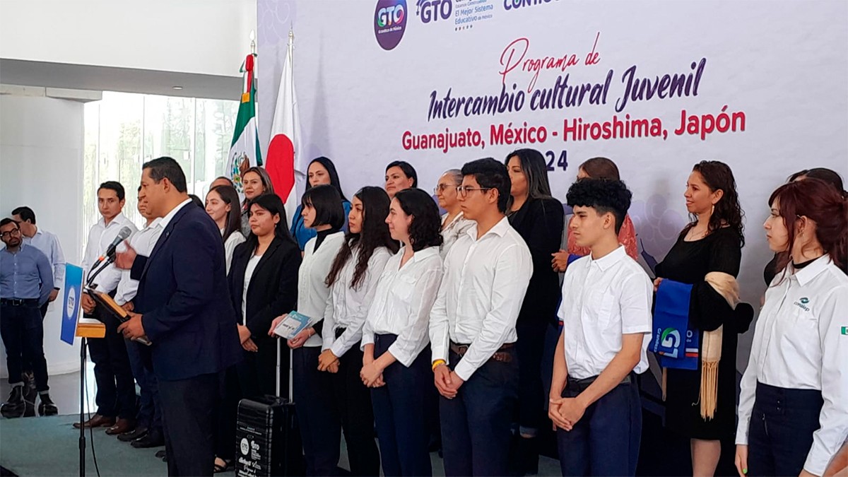 Se van 11 estudiantes guanajuatenses a Japón, Emiliano es uno de ellos