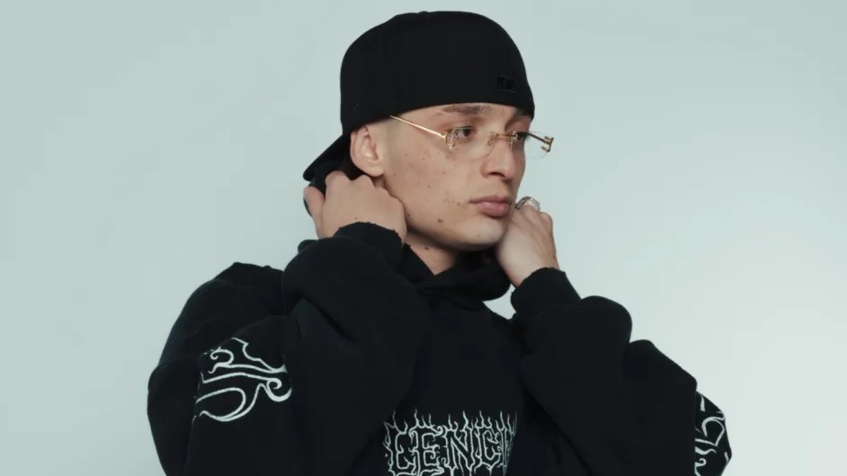 VIDEO Peso Pluma ahora sí cambia de look y causa sensación entre sus fans; así luce