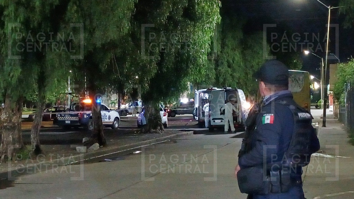 Vecinos que caminaban por bulevar encuentran cabeza de una mujer ¡en el cofre de un taxi!