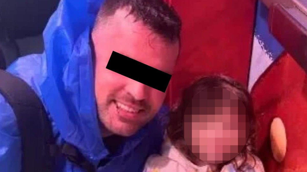 Hombre dejó tres horas a su hija en el auto por jugar PlayStation; no la pudieron salvar