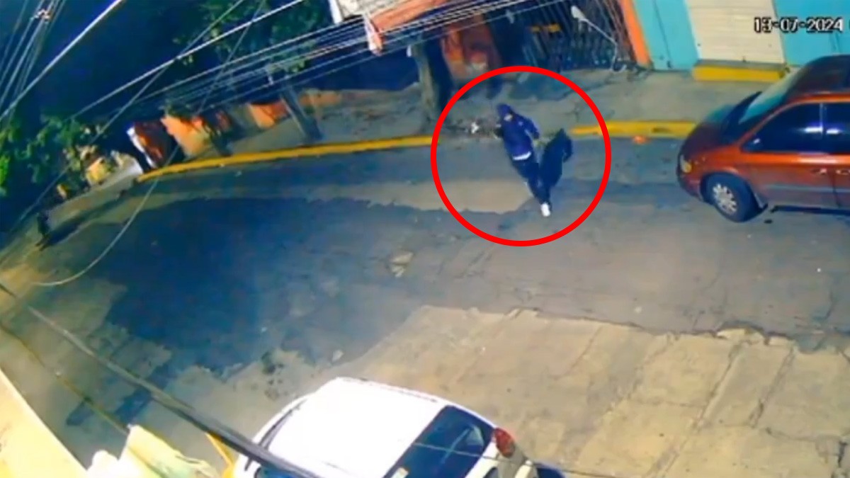 VIDEO Amenazan a familia y después balean su vivienda durante la madrugada