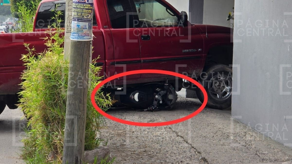 Camioneta le pasó a Luis por encima y después chocó contra casa en San Juan Bosco