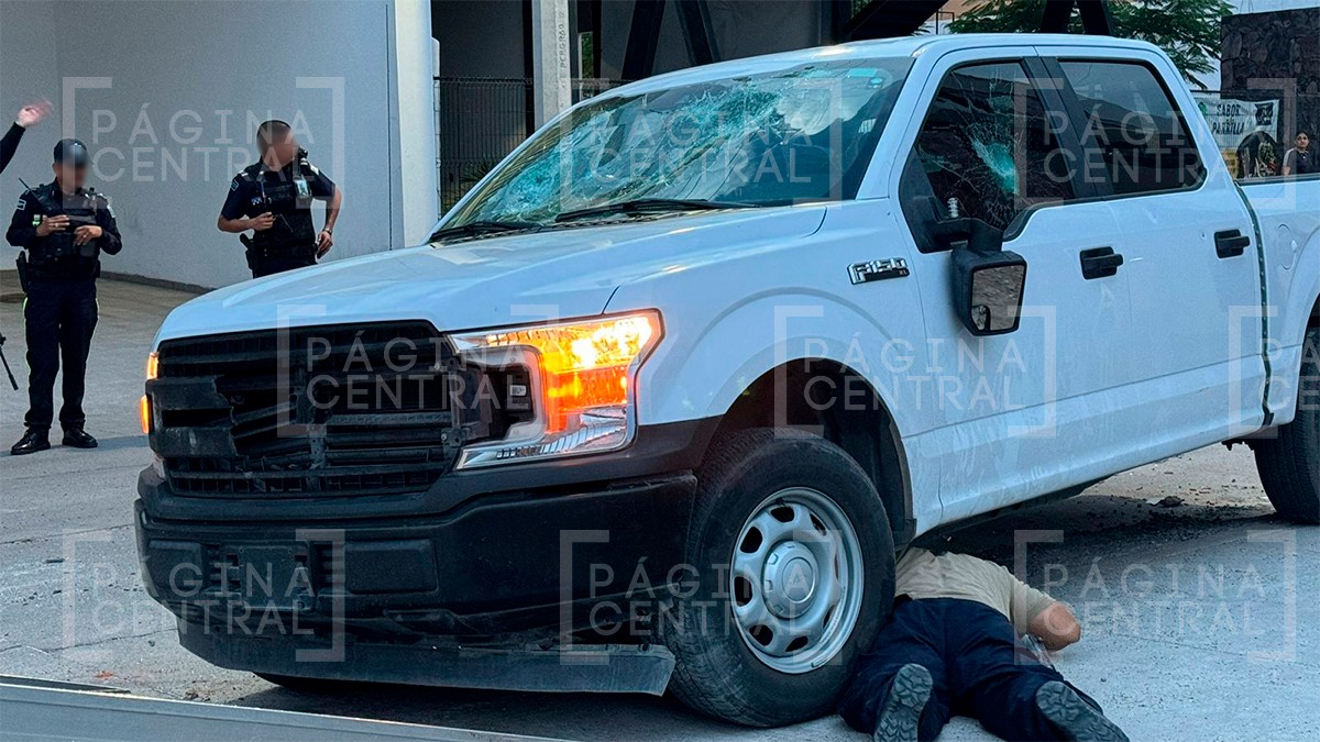 VIDEO Voltean camioneta de la FGR tras operativos en fábricas de zapatos de San Pancho