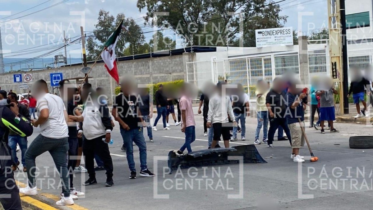 EN VIVO Empleados del calzado bloquean Ecobulevar y protestan por corrupción y extorsiones