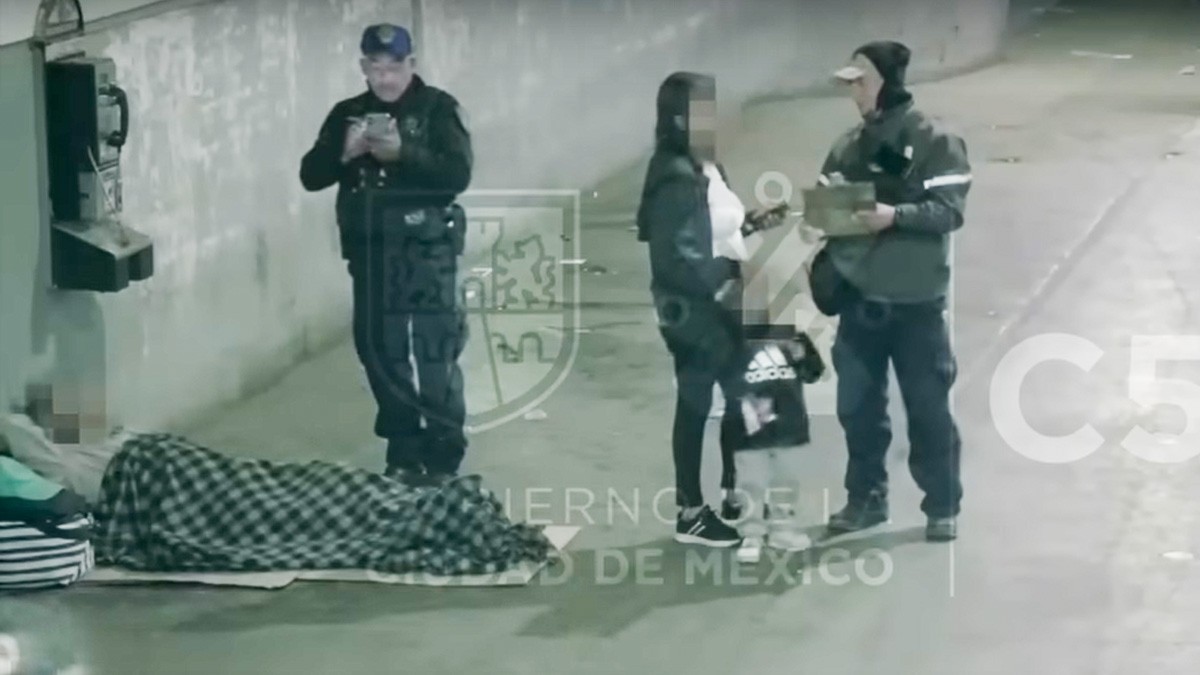 VIDEO Niño de 3 años se extravía y hombre en situación de calle lo protege y lo cobija