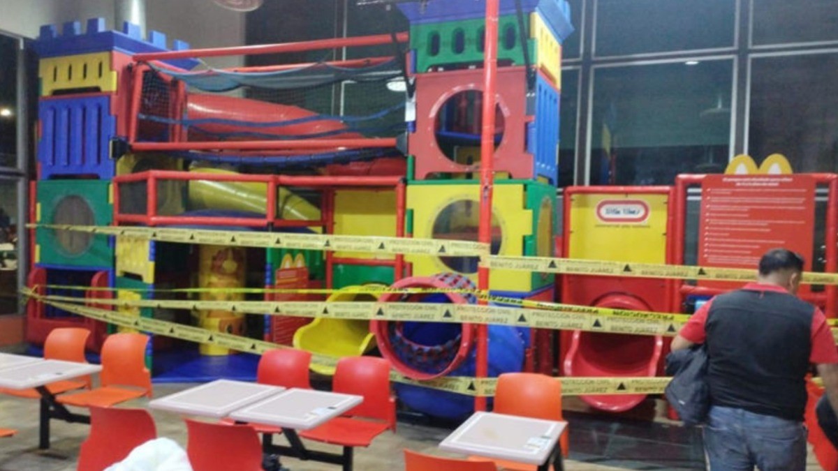 ¡Infierno en McDonald's! Se derrumba juego repleto de niños en restaurante; hay 7 heridos
