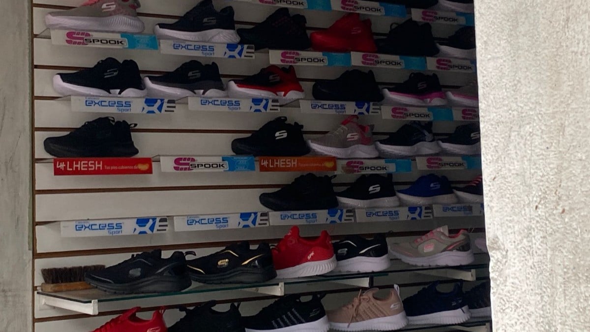 Persiste venta de tenis clon de modelos de lujo en la Zona Piel