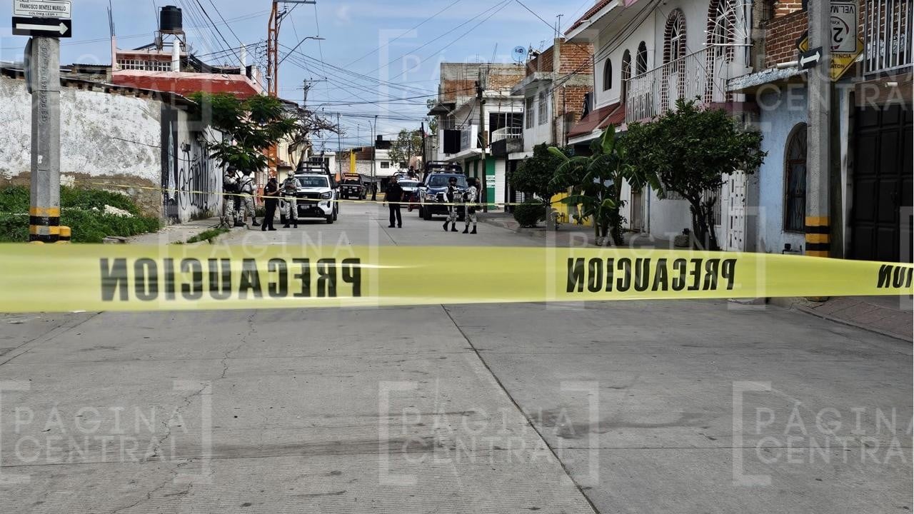 Hermanos caminaban por Ampliación León I cuando los atacan a balazos