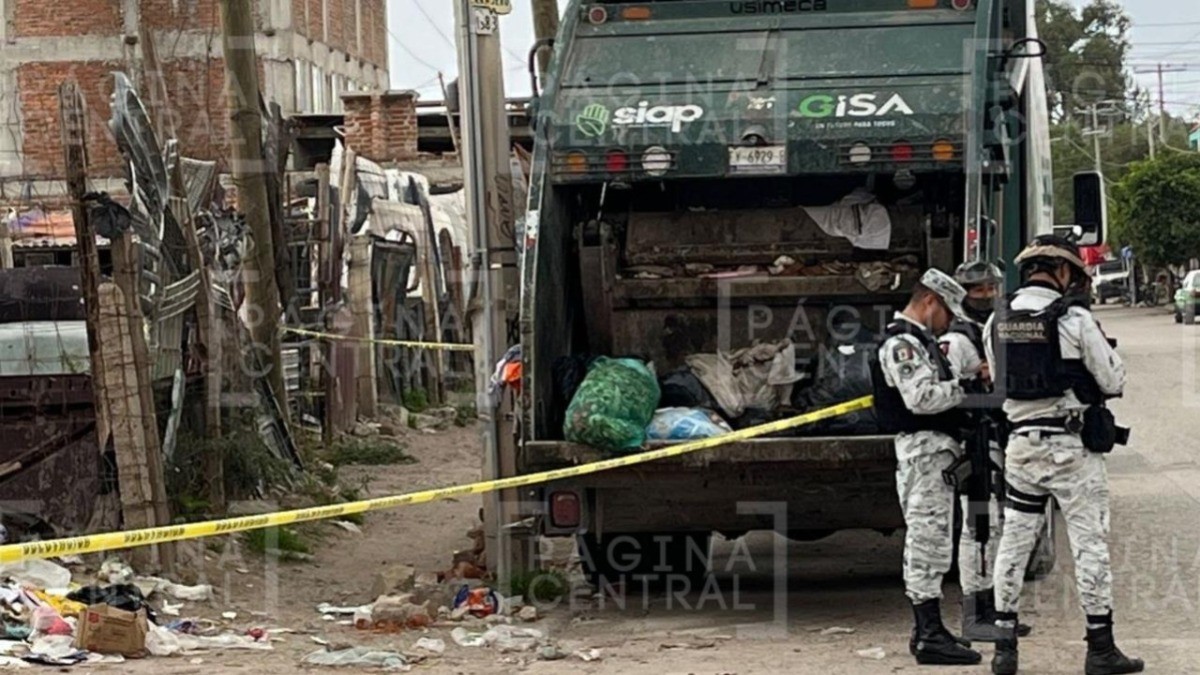 Recolectores del SIAP estaban a punto de compactar basura y encontraron feto en una bolsa