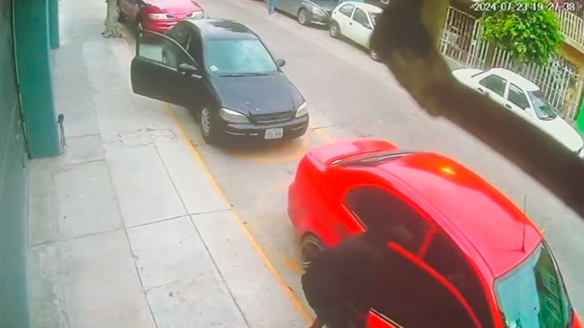 VIDEO Roban equipo de sonido de un carro en la Flores Magón ¡en solo dos minutos!