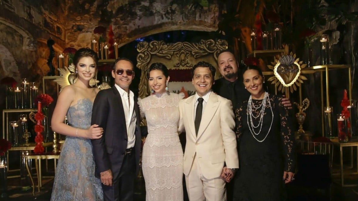 Pepe Aguilar comparte fotos de boda de Ángela y Nodal, no se aguantó y esto les dijo