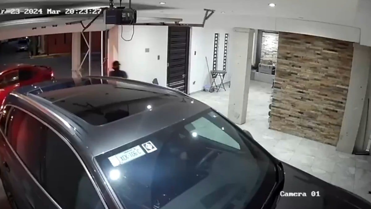 VIDEO Graban plagio de maestro de matemáticas frente a su hija; se lo llevan encapuchados