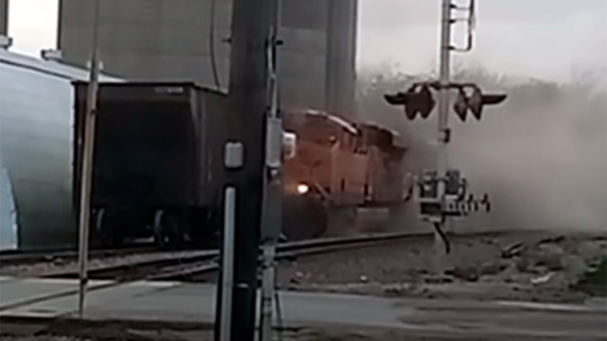 Jovencito de 17 años graba el descarrilamiento de un tren, ahora lo acusan de provocarlo