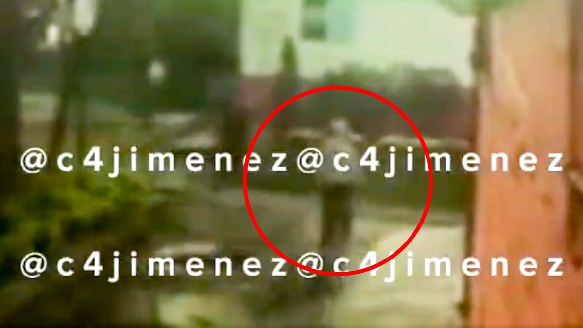 VIDEO Captan a ladrón que roba a abuelita y la tira al piso antes de huir