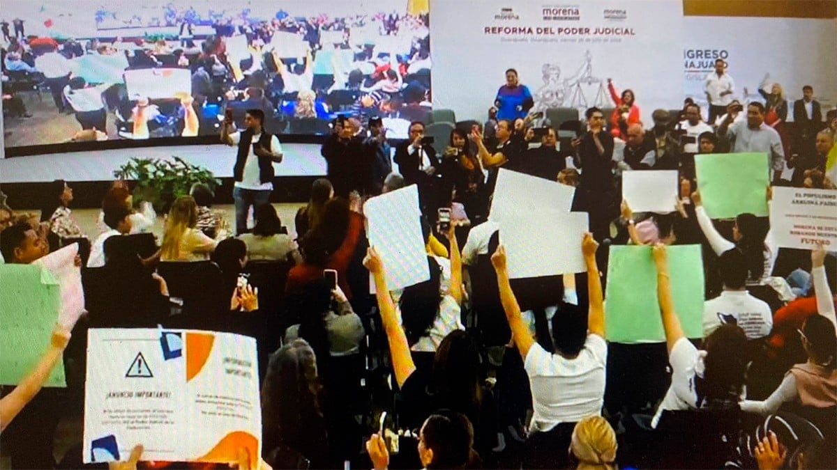 Protestan trabajadores del Poder Judicial durante Foro de Reforma en Guanajuato