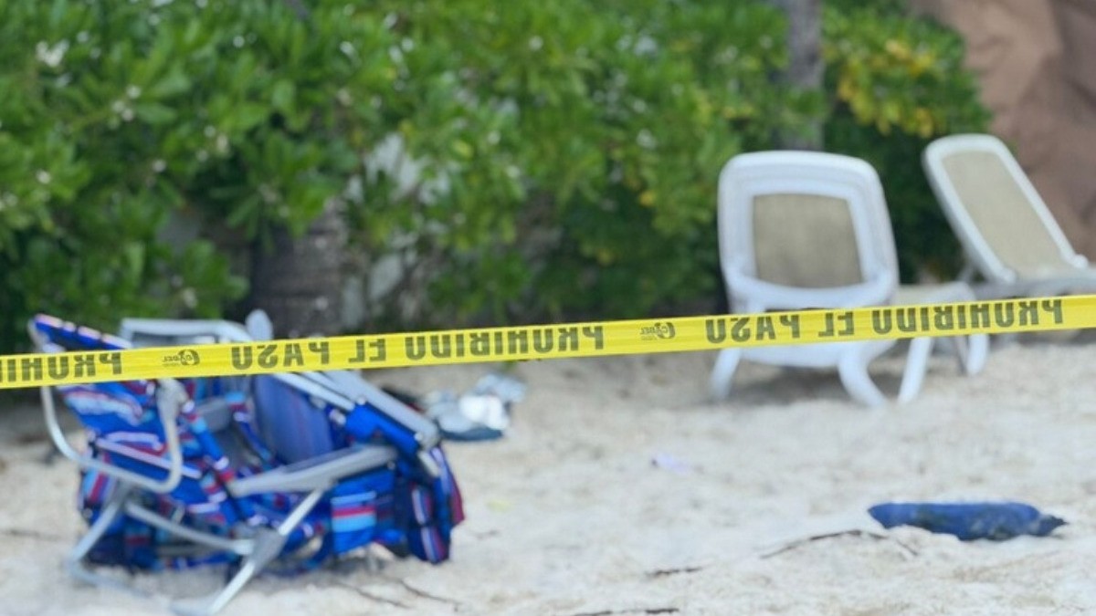 Muere niño de 12 años en medio de balacera en playa de Cancún