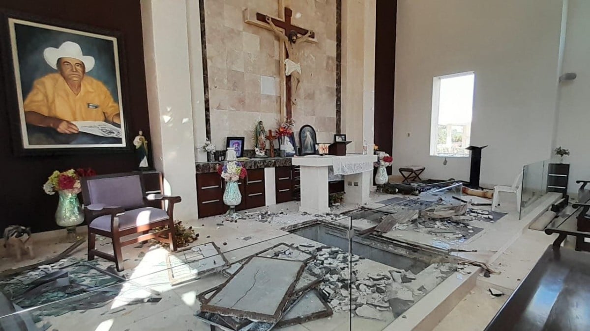 ¡Todo quedó roto, hasta el forro del ataúd! Roban cuerpos del papá y hermano de este capo
