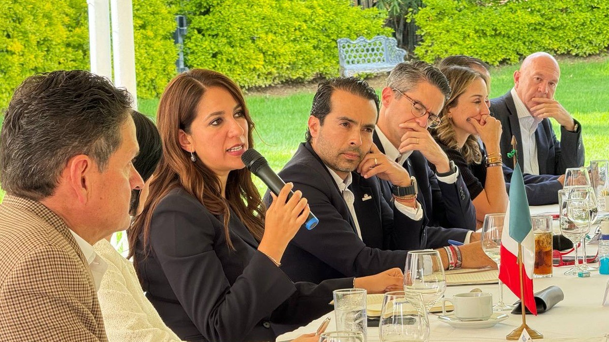 Libia Dennise dialoga con líderes empresariales sobre el futuro de Guanajuato