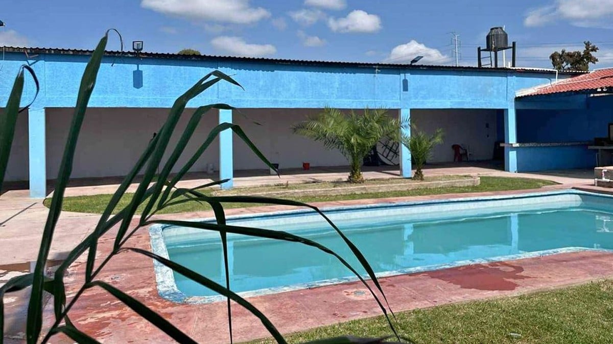 Papás pierden de vista a su bebé durante fiesta y después la encuentran ahogada en alberca