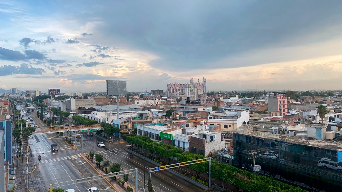 Azota tormenta a León, reportan inundaciones y caídas de árboles