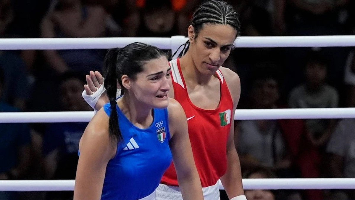 Boxeadora italiana se retira a los 46 segundos de combate ante mujer cisgénero en París