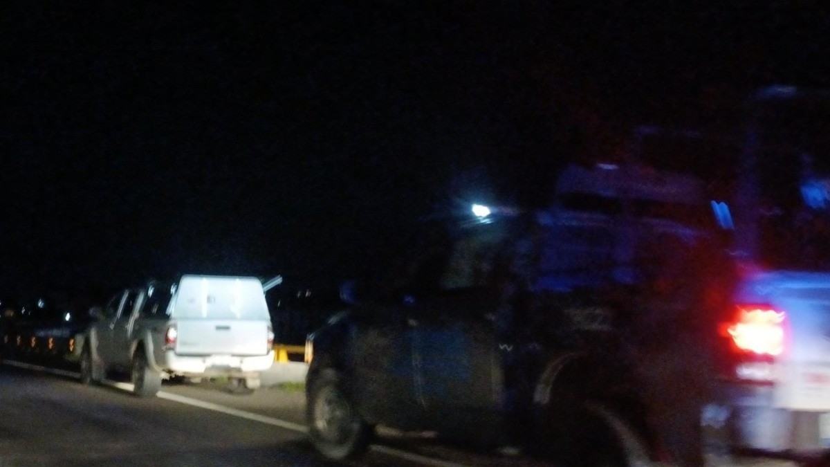 ¡Espeluznante! Encuentran cuerpo calcinado dentro de auto en llamas