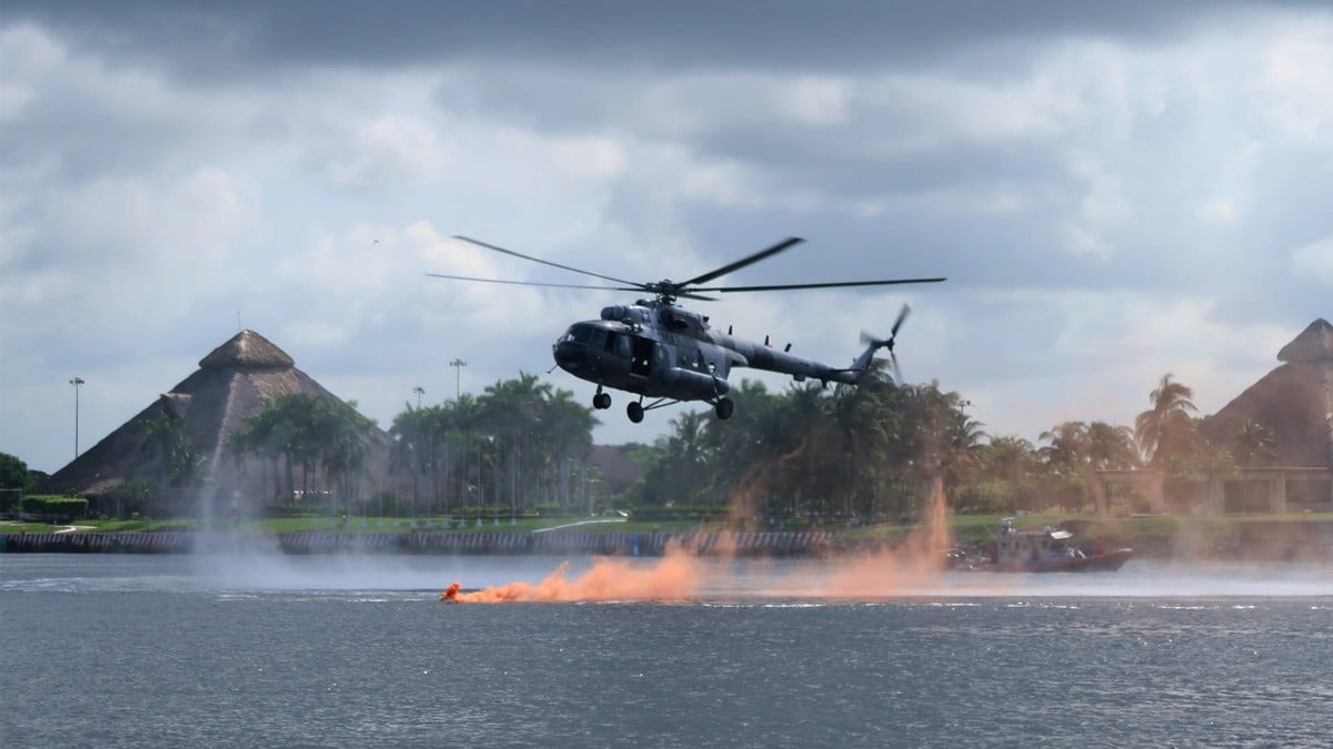 Helicóptero de SEMAR se desploma en el mar durante persecución; buscan a dos marinos