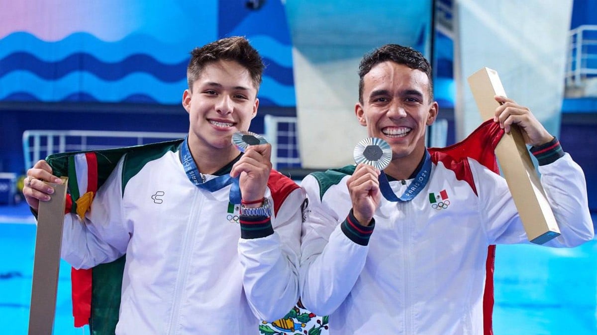 ¡Cae la tercera medalla! Osmar Olvera y Juan Celaya logran plata en clavados sincronizados