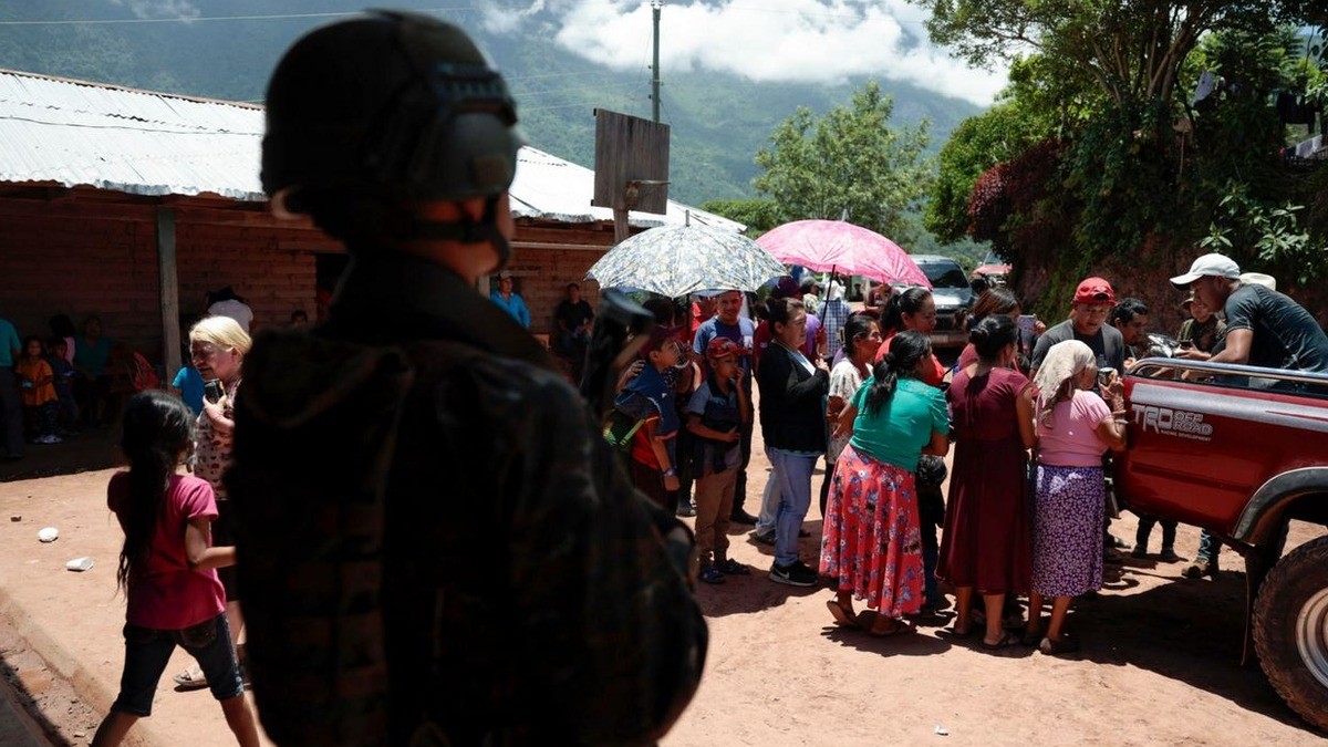 Mexicanos huyen a Guatemala; escapan del reclutamiento forzado por grupos criminales