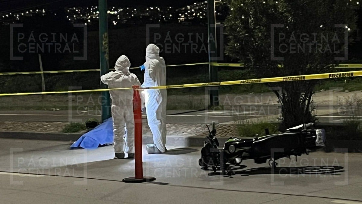 Motociclista derrapa, choca con poste de luz y pierde la vida en La Joya