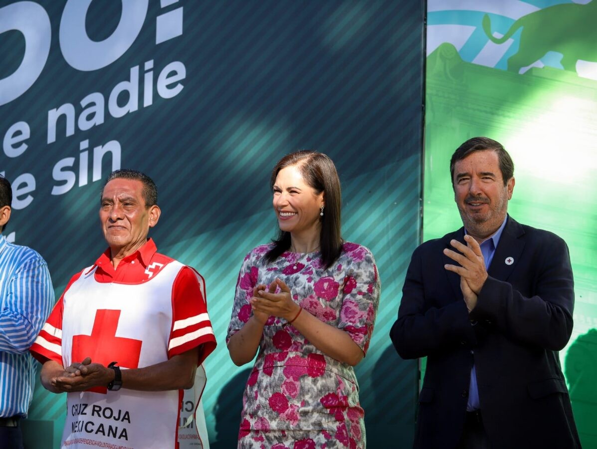 Municipio dona $2.5 millones a Cruz Roja y reconocen a socorrista por 40 años de entrega