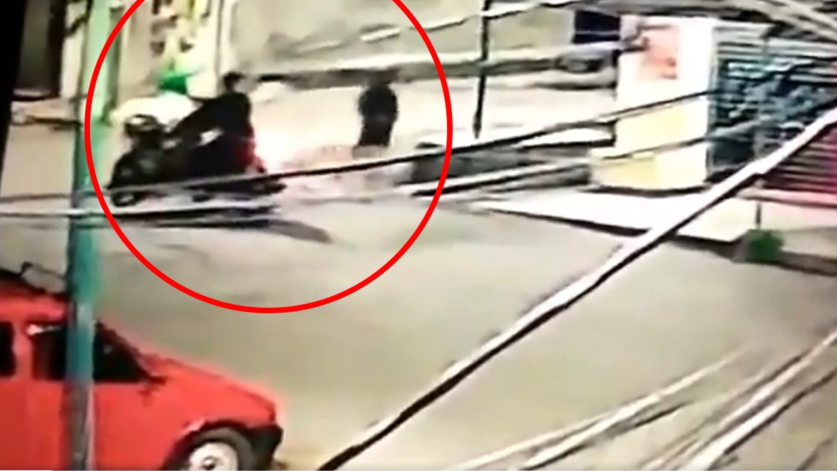 VIDEO “¡Ayuda!“ Captan a vendedor de pan mientras agrede a mujer para asaltarla