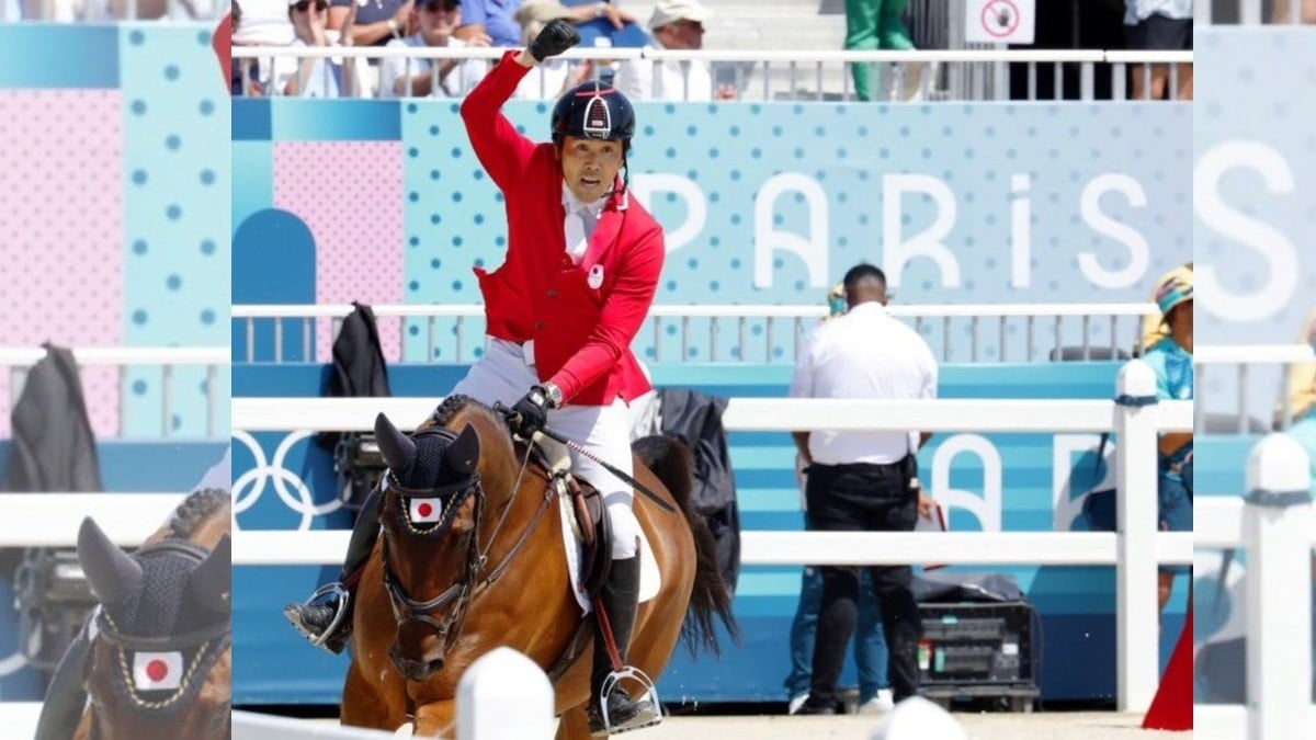 Esta foto de un jinete con su caballo 'sonriendo' tras ganar en París se vuelve viral