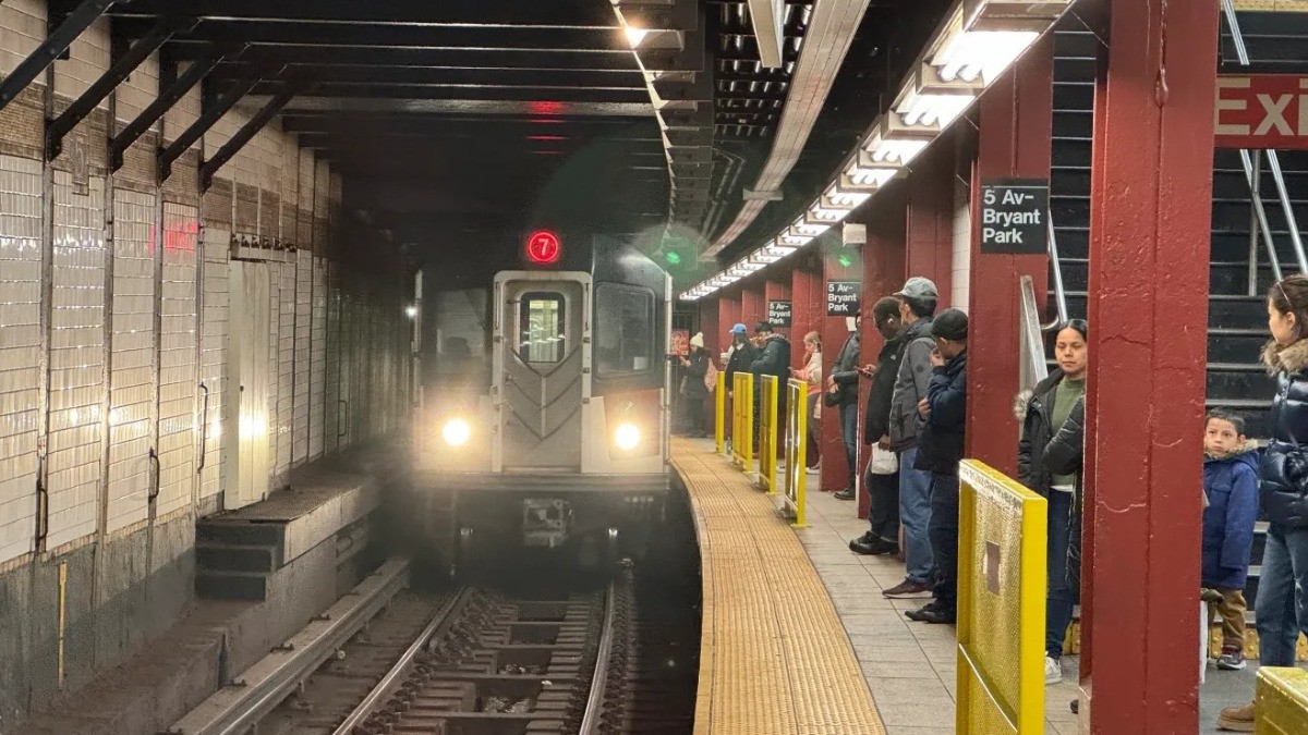 Empujan a dos turistas mexicanas a las vías del metro de Nueva York, esto les pasó