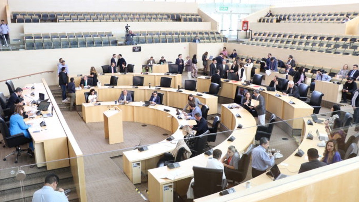 Amplían plazo para reformar ley que regula a agentes inmobiliarios